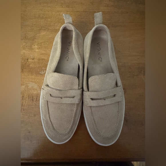Vionic Uptown Loafers 9W Beige Suede - Picture 4 of 13